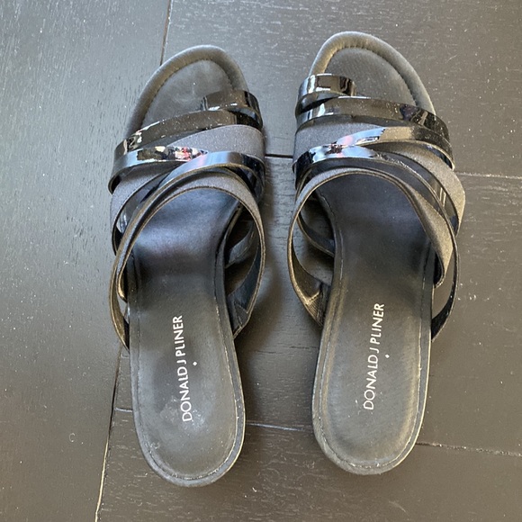 Donald J Pliner Black Leather/Fabric Sandals. Size 9. - Picture 4 of 9